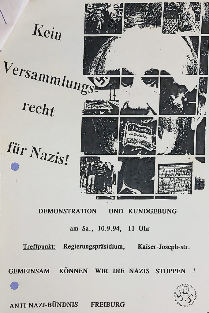 Poster zur Demo, schwarz-weiße Kollage aus verschiedenen Fotos aus der Nazizeit, Angaben zu Ort und Zeit (10.9.94, 11 Uhr, Treffpunkt Regierungspräsidium, Kaiser Joseph Str. Slogan: Gemeinsam können wir die Nazis stoppen! Anti-Nazi-Bündnis Freiburg