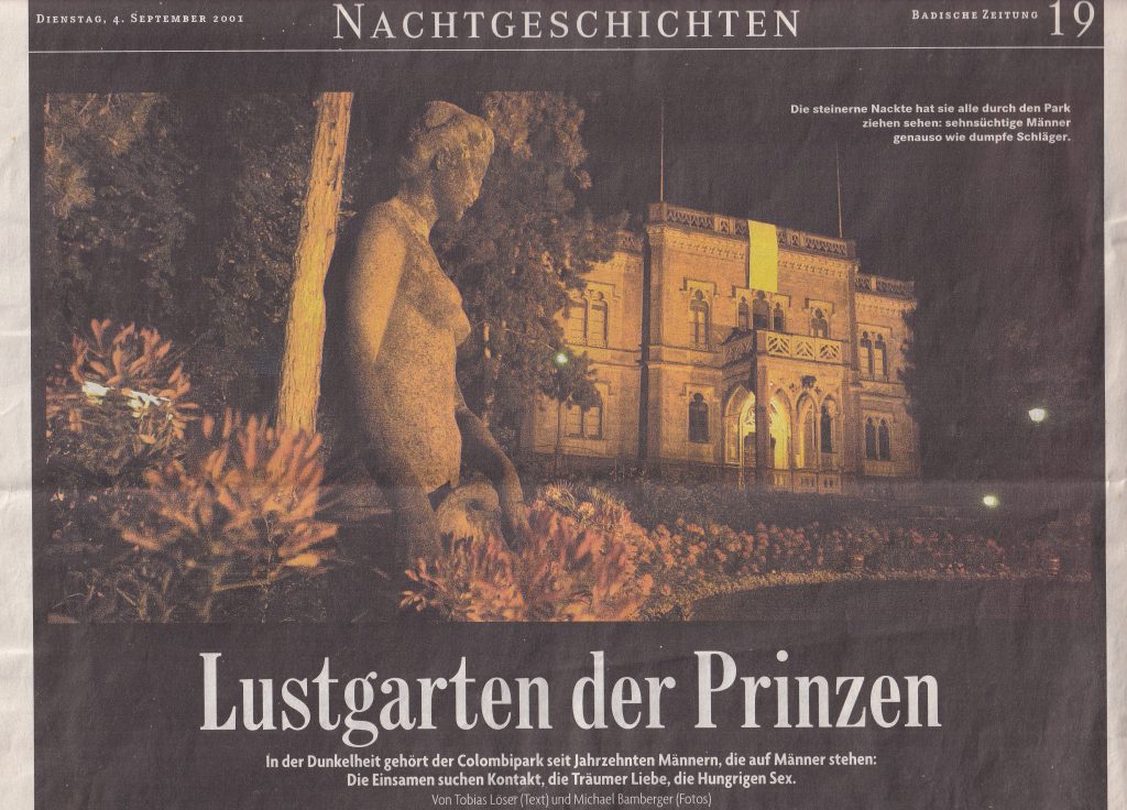 Titelseite eines Zeitungsartikels, Foto vom Colombischloss mit Statue im Vordergrund bei Nacht
