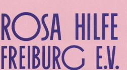 Altes Logo der Rosa Hilfe vor rosa Hintergrund, Schrift: Rosa Hilfe Freiburg e.V. in rundlichen Großbuchstaben, keine weiteren Designelemente