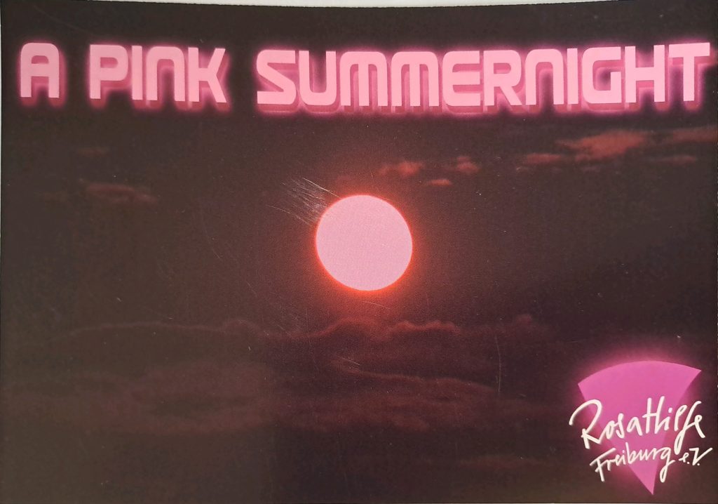 Flyer, zeigt pinken Sonnenuntergang mit Rosa Hilfe Logo und in pinker Schrift: A Pink Summernight
